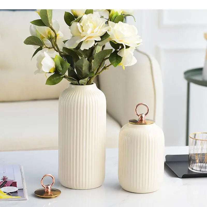 E﻿legant Ribbed Ceramic Vase