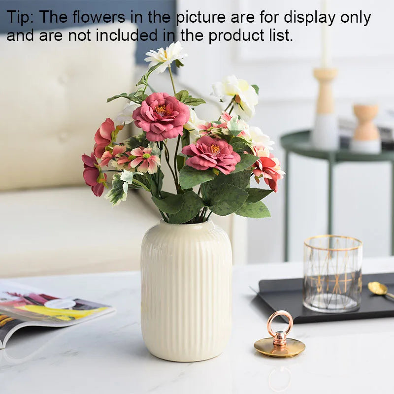 E﻿legant Ribbed Ceramic Vase