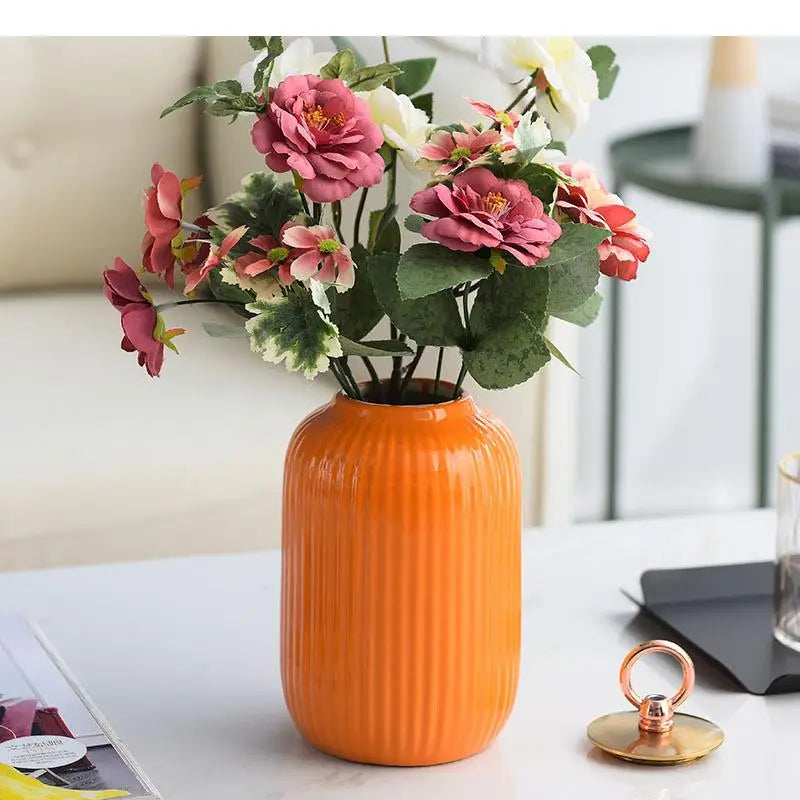 E﻿legant Ribbed Ceramic Vase